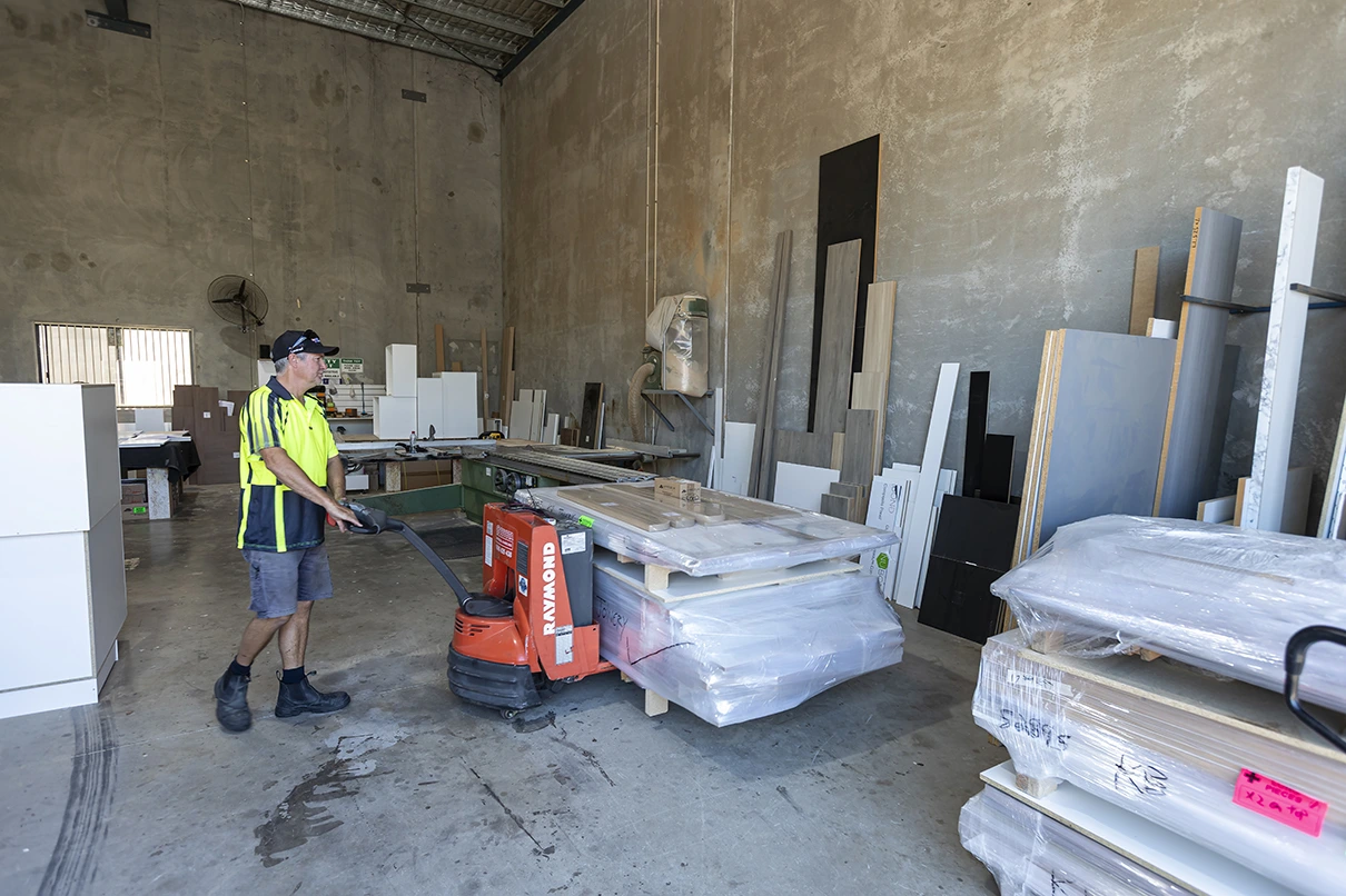 Ute delivery with pallet jack